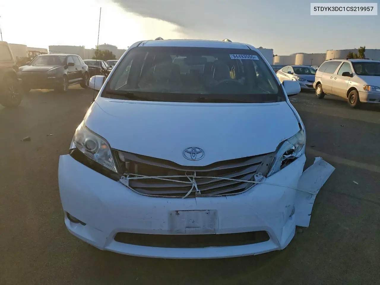 5TDYK3DC1CS219957 2012 Toyota Sienna Xle