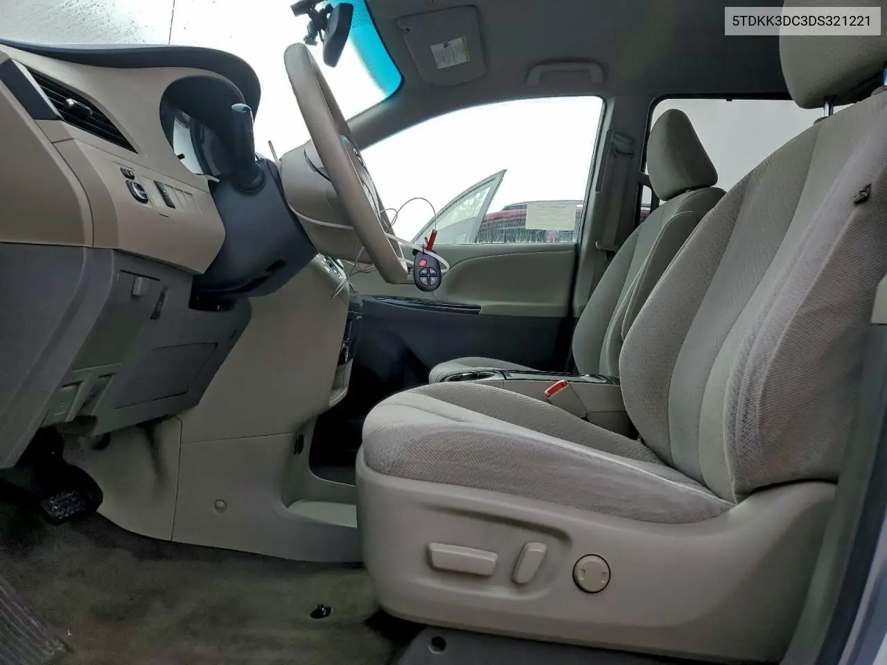 5TDKK3DC3DS321221 2013 Toyota Sienna Le