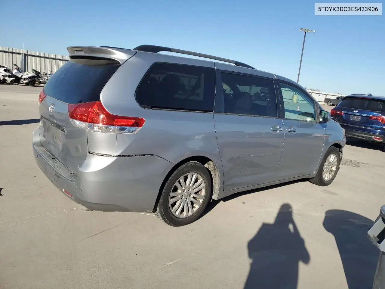 5TDYK3DC3ES423906 2014 Toyota Sienna Xle