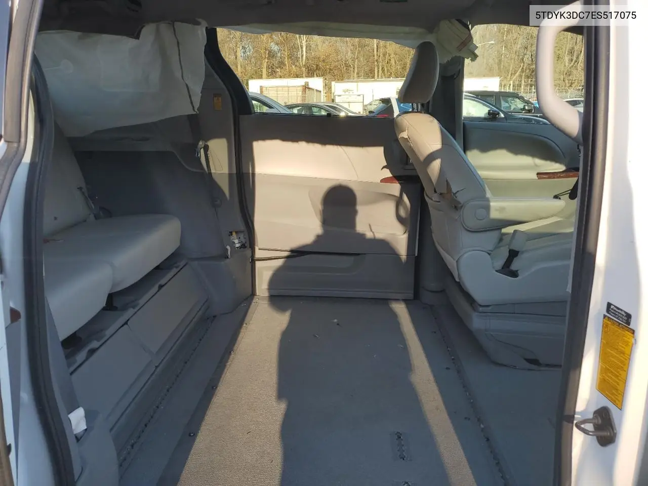 5TDYK3DC7ES517075 2014 Toyota Sienna Xle