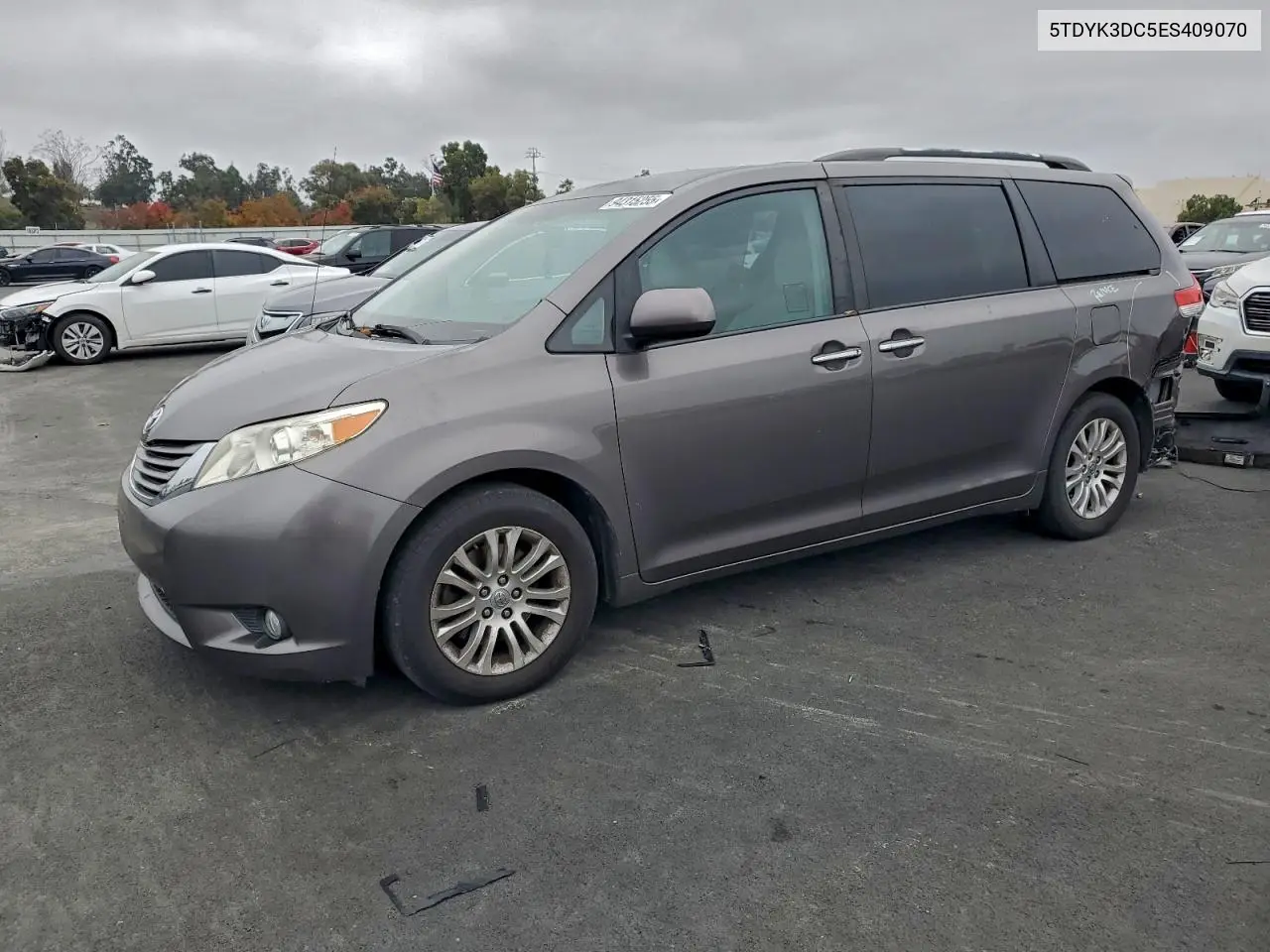 5TDYK3DC5ES409070 2014 Toyota Sienna Xle