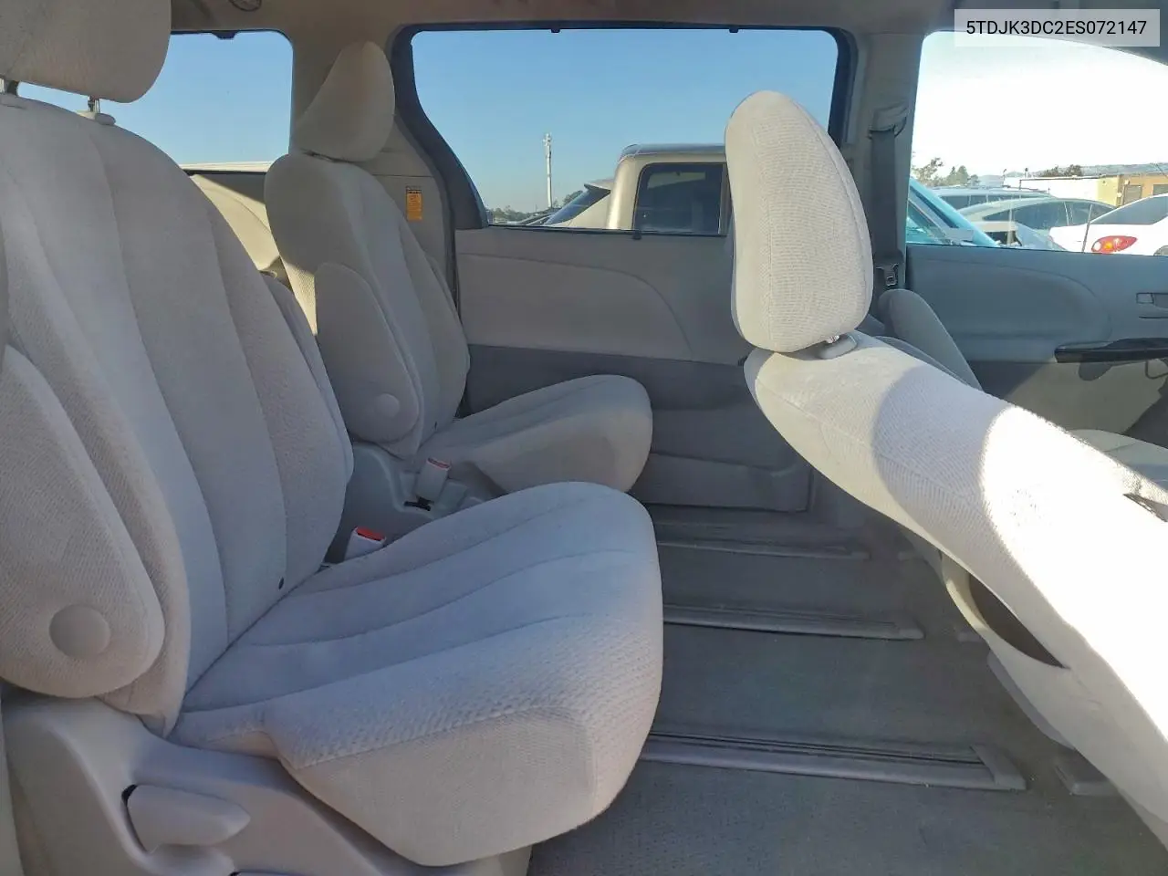 5TDJK3DC2ES072147 2014 Toyota Sienna Le