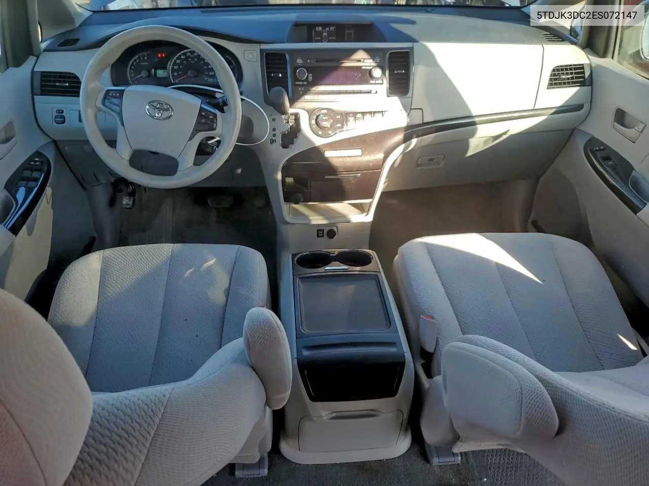 5TDJK3DC2ES072147 2014 Toyota Sienna Le