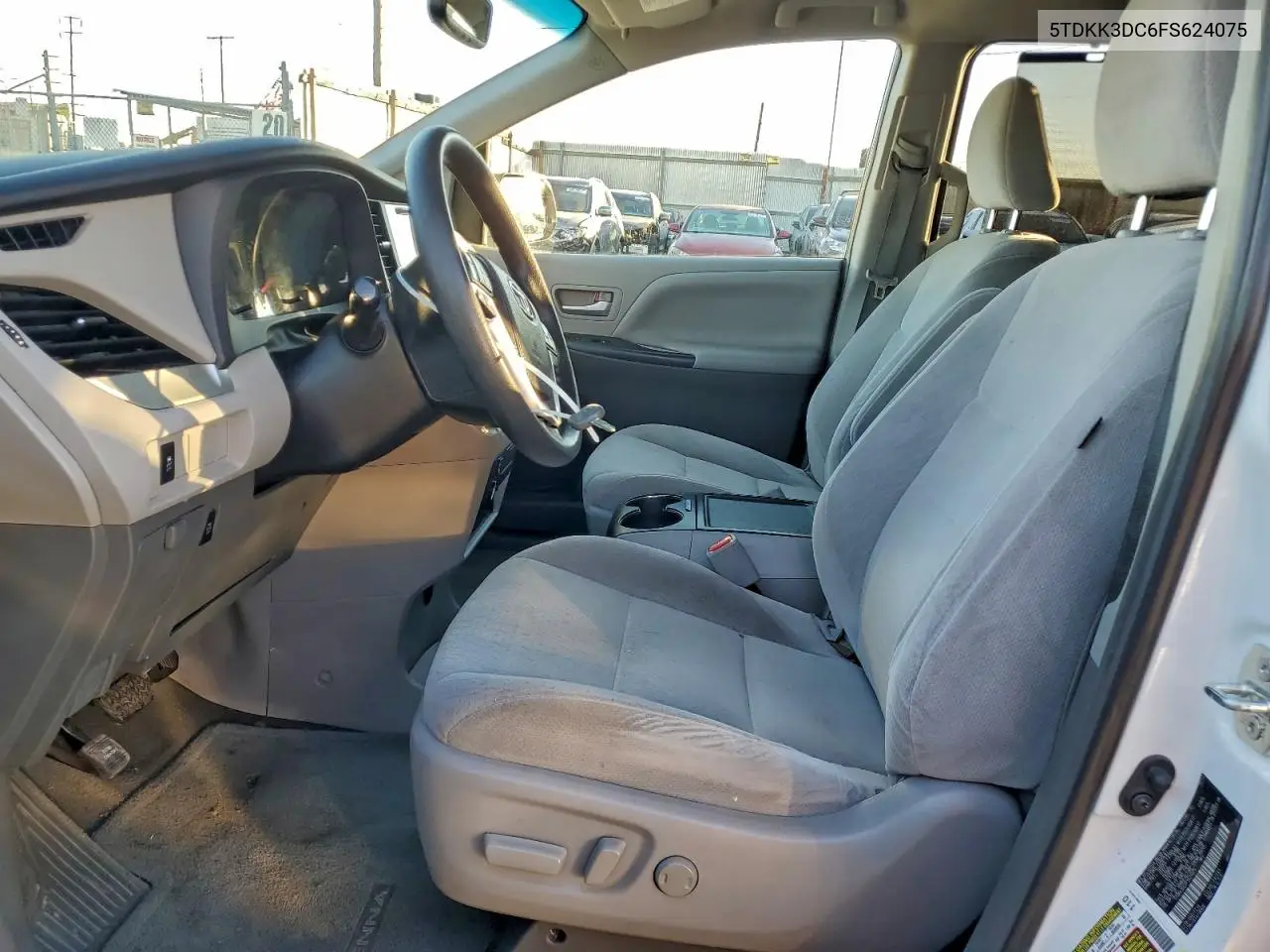5TDKK3DC6FS624075 2015 Toyota Sienna Le
