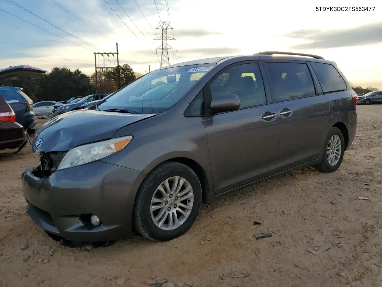 5TDYK3DC2FS563477 2015 Toyota Sienna Xle