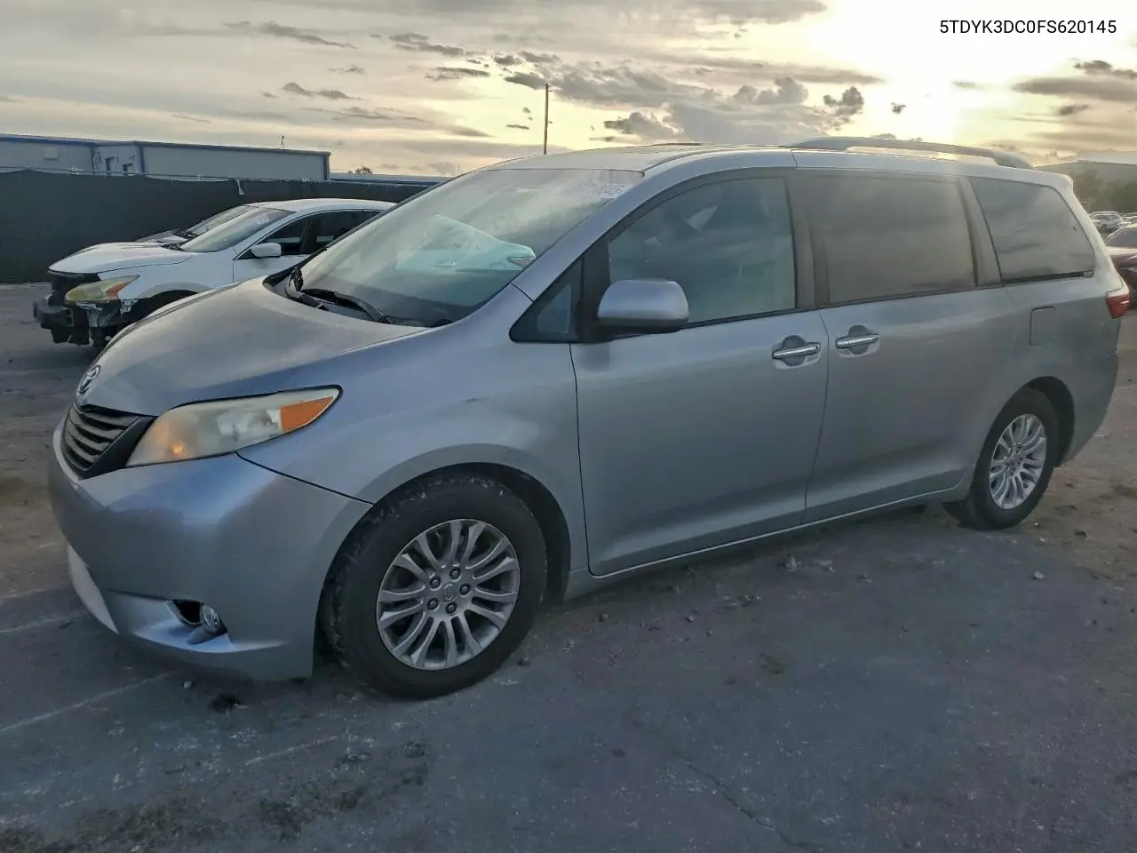 5TDYK3DC0FS620145 2015 Toyota Sienna Xle