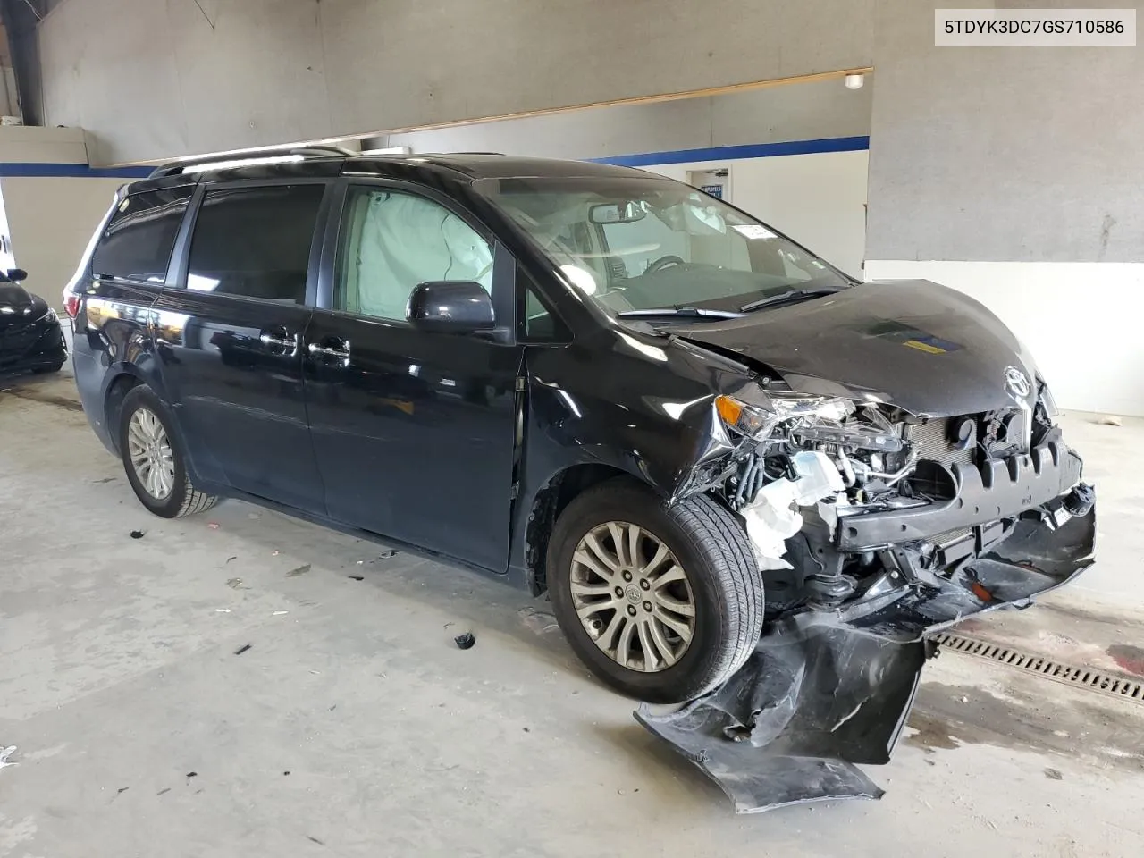 5TDYK3DC7GS710586 2016 Toyota Sienna Xle