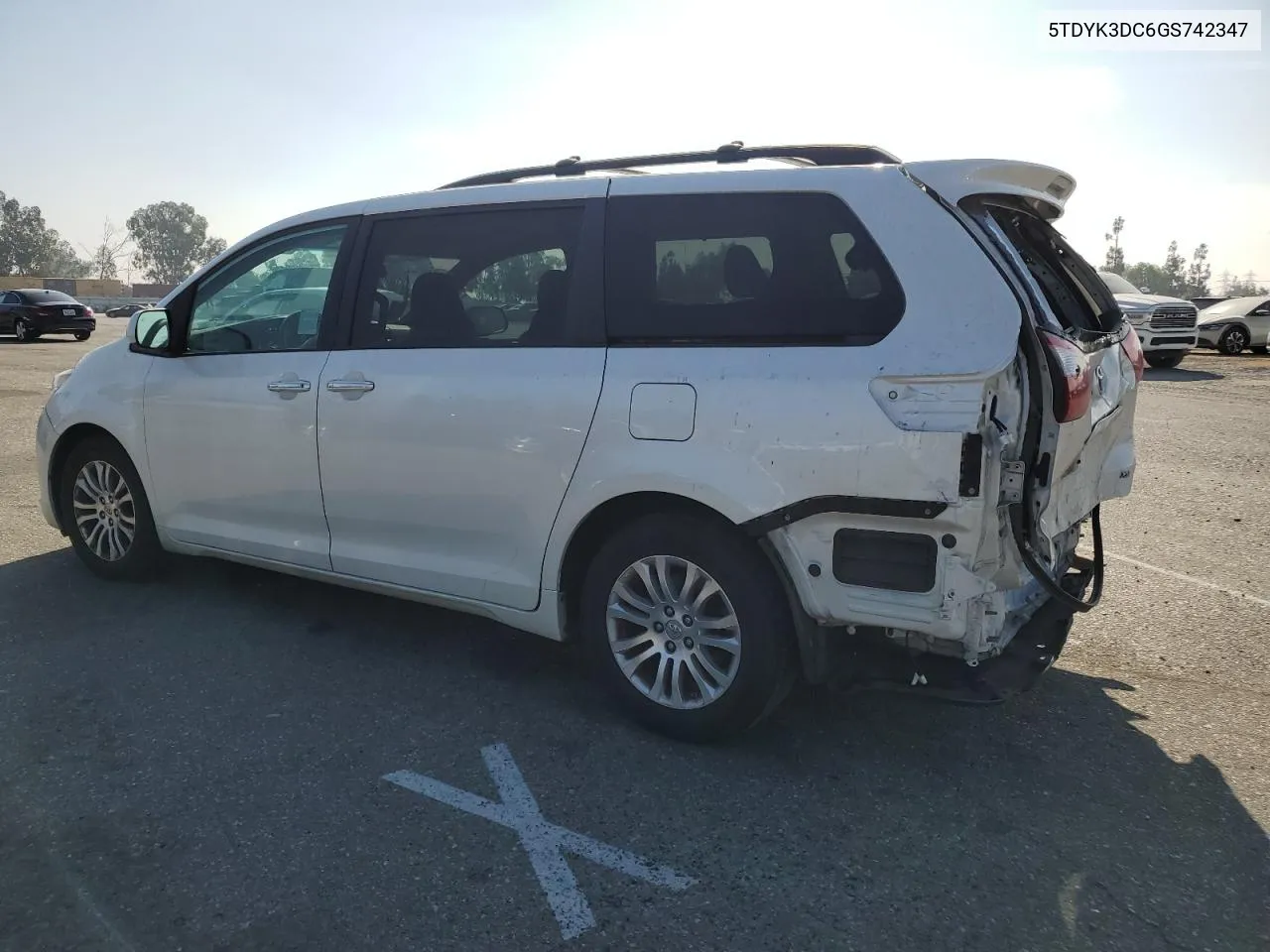 5TDYK3DC6GS742347 2016 Toyota Sienna Xle