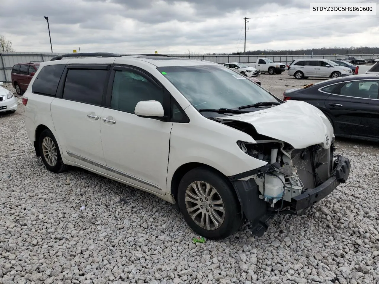 5TDYZ3DC5HS860600 2017 Toyota Sienna Xle