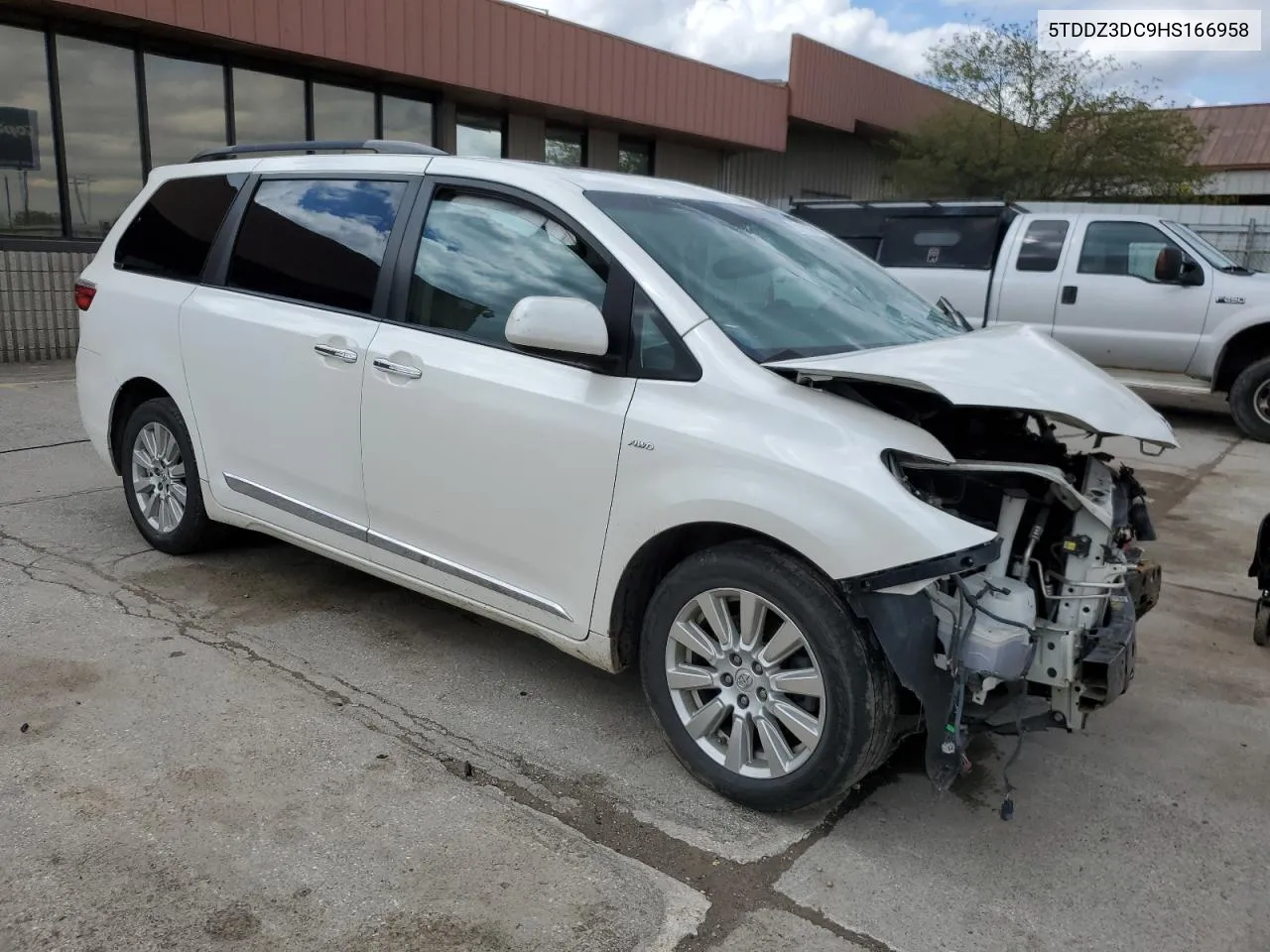 5TDDZ3DC9HS166958 2017 Toyota Sienna Xle