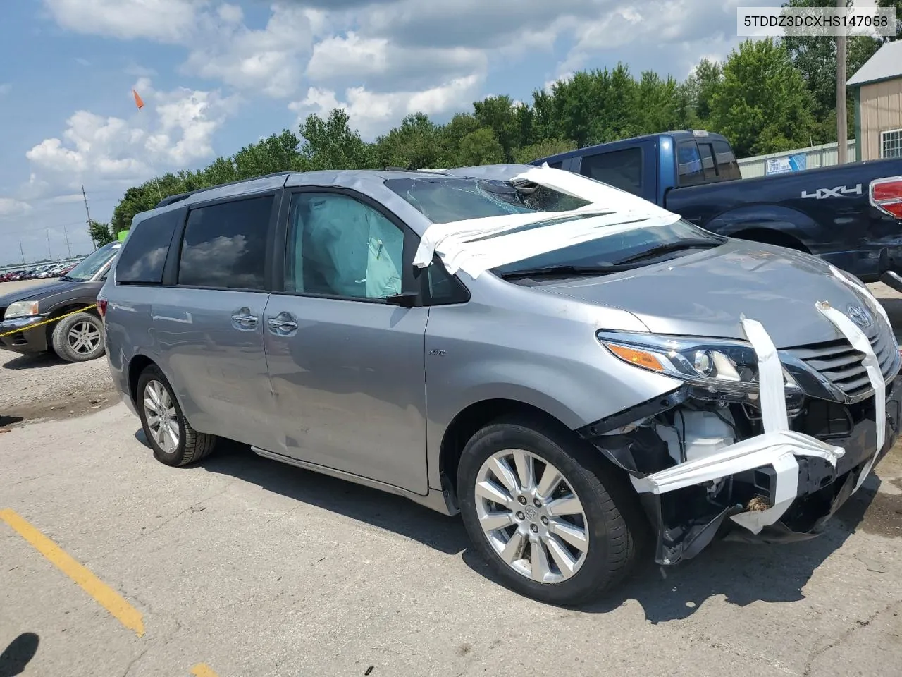 5TDDZ3DCXHS147058 2017 Toyota Sienna Xle