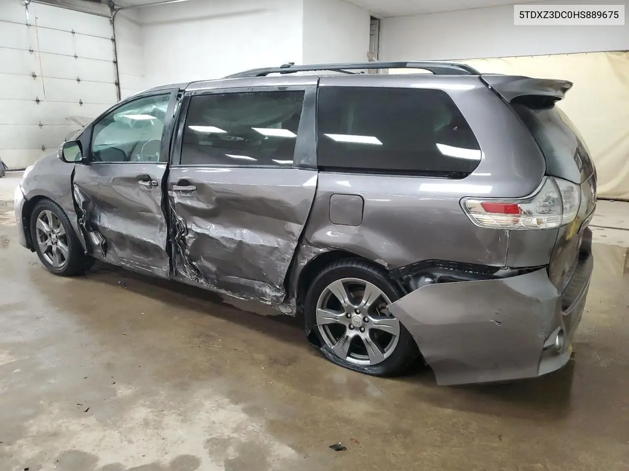 5TDXZ3DC0HS889675 2017 Toyota Sienna Se