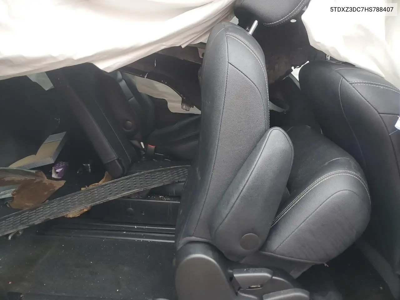 5TDXZ3DC7HS788407 2017 Toyota Sienna Se