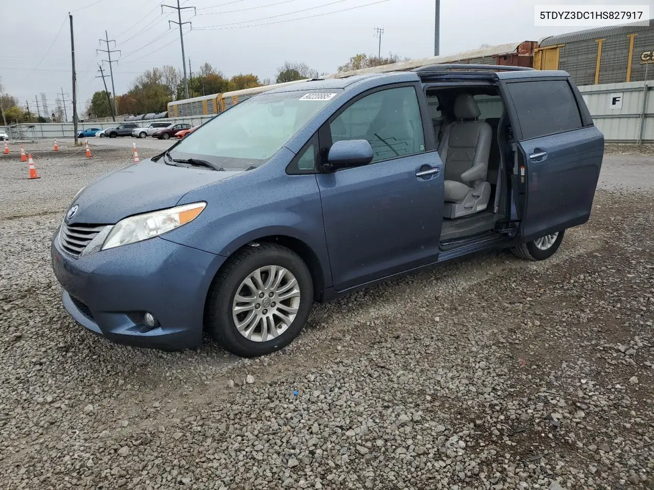 5TDYZ3DC1HS827917 2017 Toyota Sienna Xle