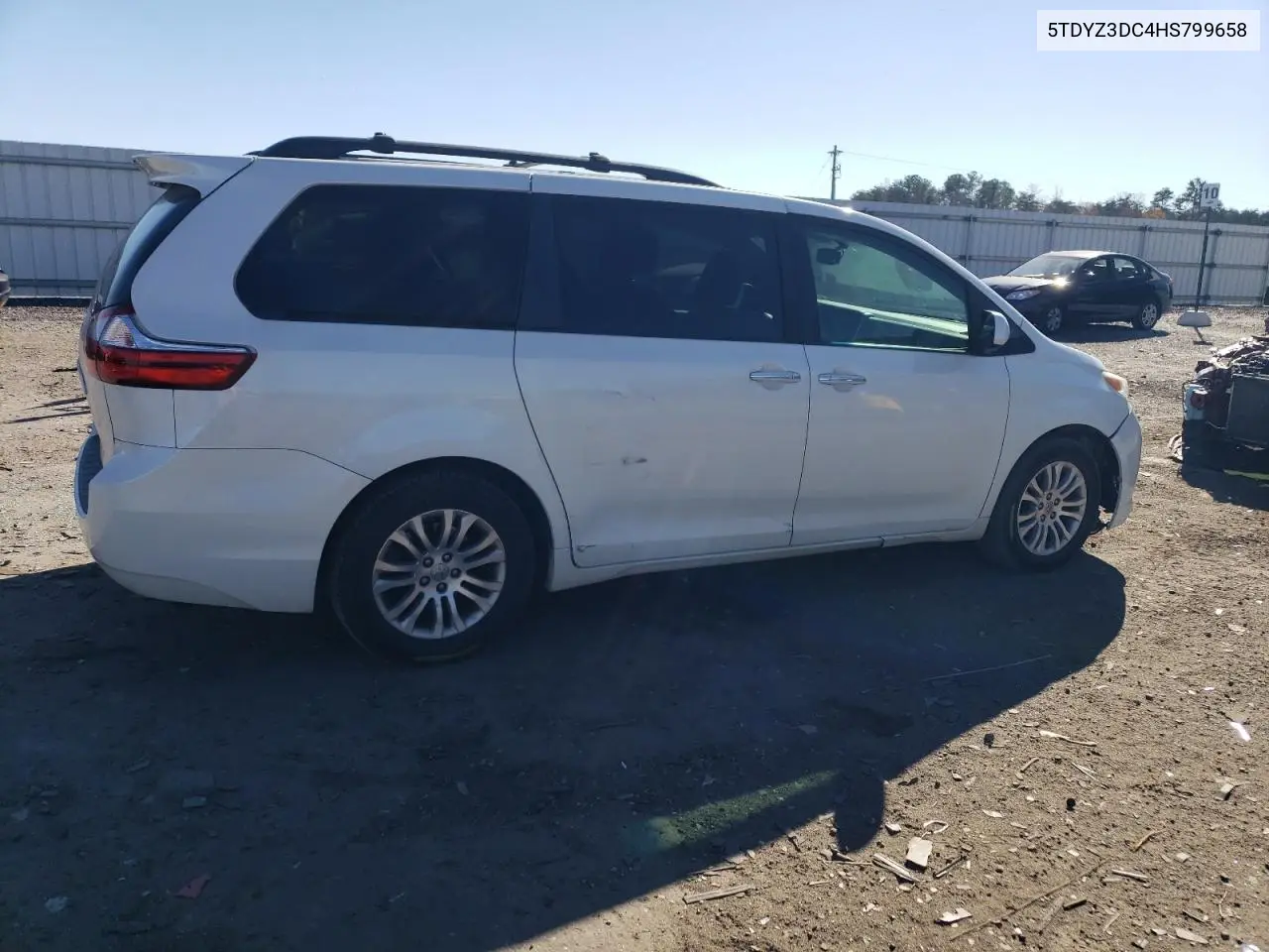 5TDYZ3DC4HS799658 2017 Toyota Sienna Xle
