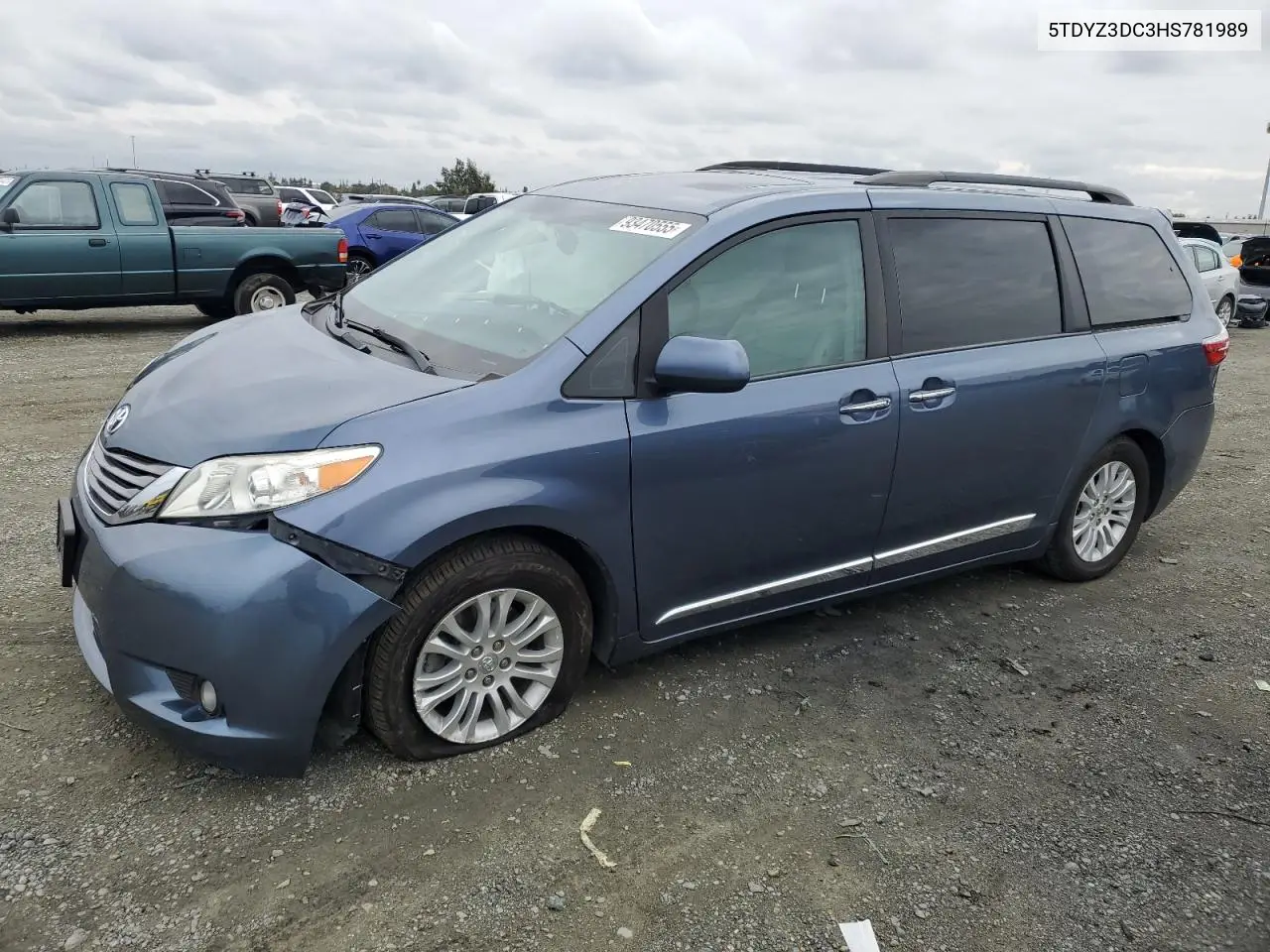 5TDYZ3DC3HS781989 2017 Toyota Sienna Xle