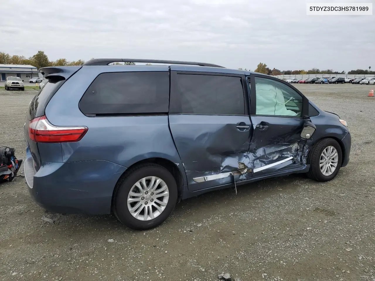 5TDYZ3DC3HS781989 2017 Toyota Sienna Xle