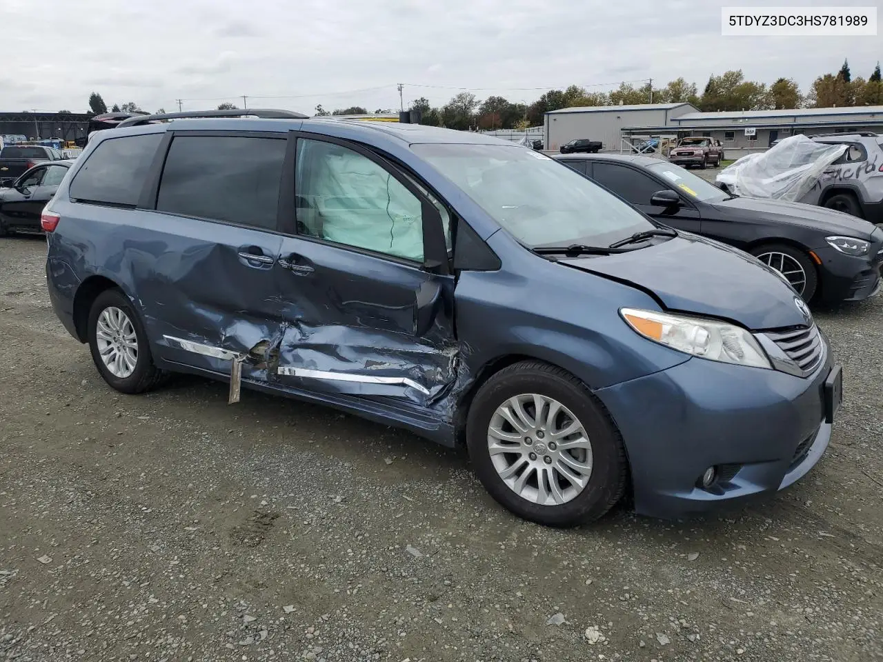 5TDYZ3DC3HS781989 2017 Toyota Sienna Xle