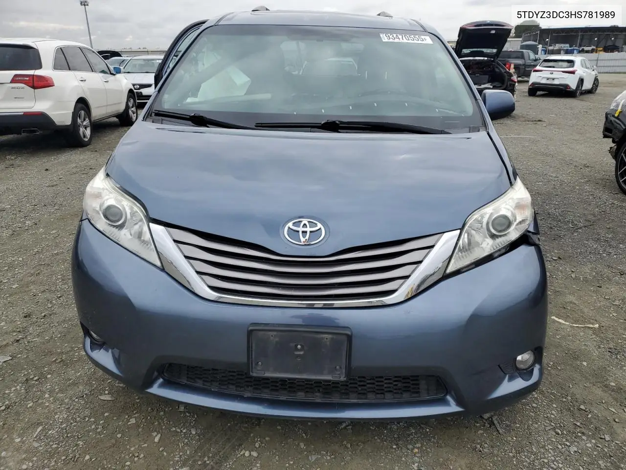 5TDYZ3DC3HS781989 2017 Toyota Sienna Xle