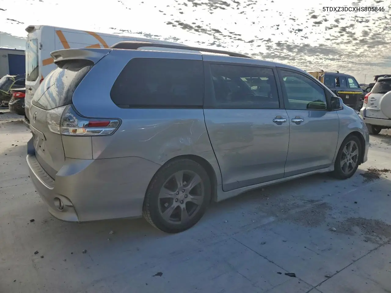 5TDXZ3DCXHS805846 2017 Toyota Sienna Se