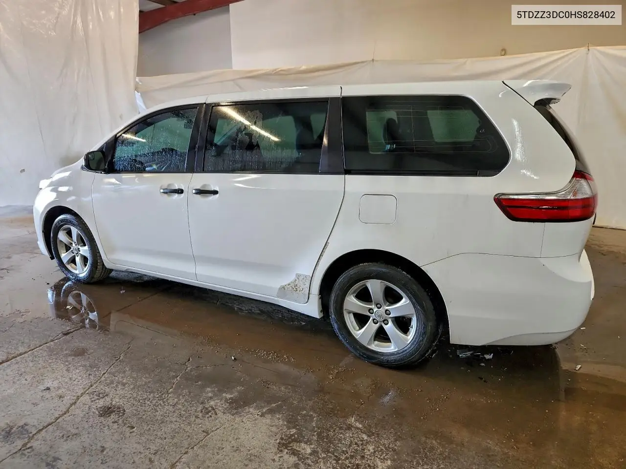 5TDZZ3DC0HS828402 2017 Toyota Sienna