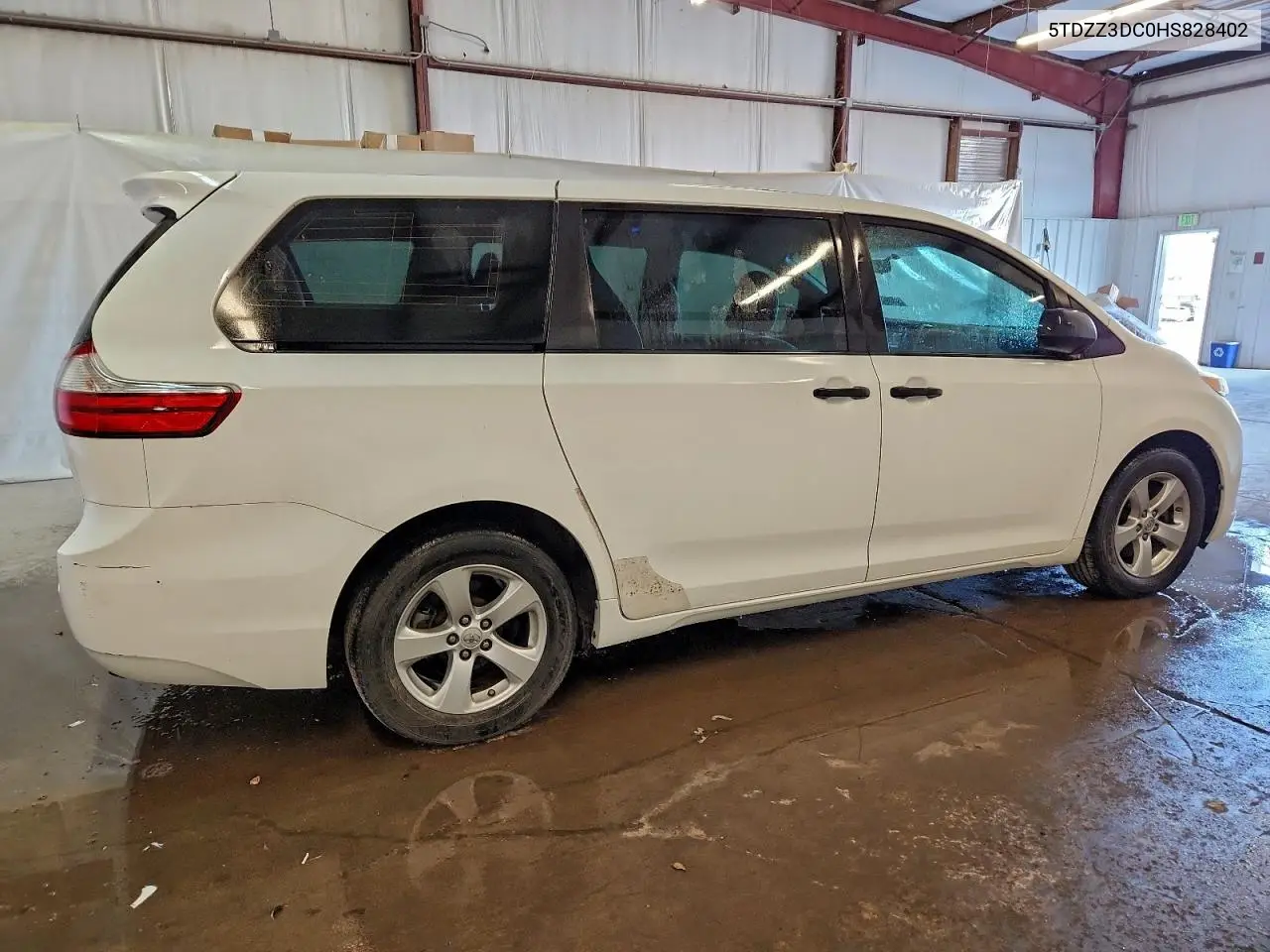 5TDZZ3DC0HS828402 2017 Toyota Sienna