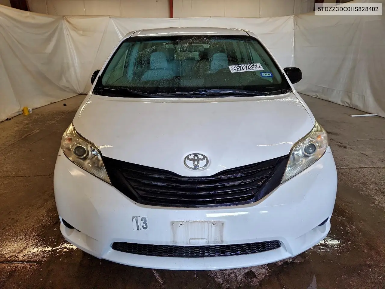 5TDZZ3DC0HS828402 2017 Toyota Sienna