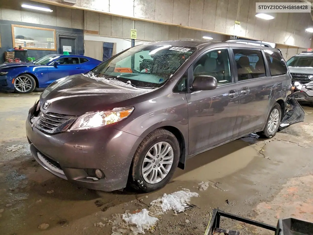 5TDYZ3DC9HS858428 2017 Toyota Sienna Xle