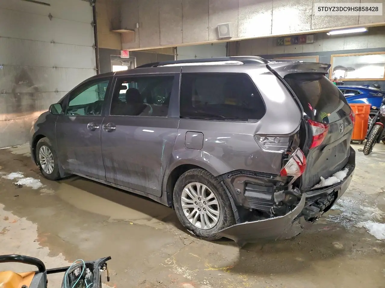 5TDYZ3DC9HS858428 2017 Toyota Sienna Xle