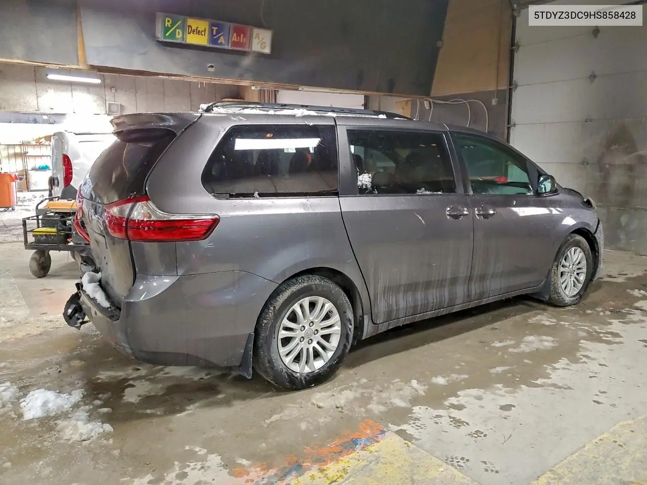 5TDYZ3DC9HS858428 2017 Toyota Sienna Xle