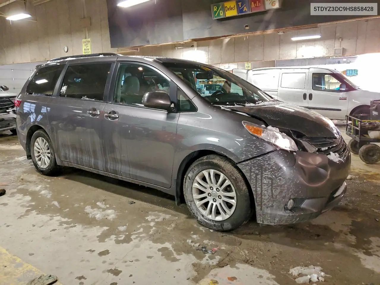 5TDYZ3DC9HS858428 2017 Toyota Sienna Xle