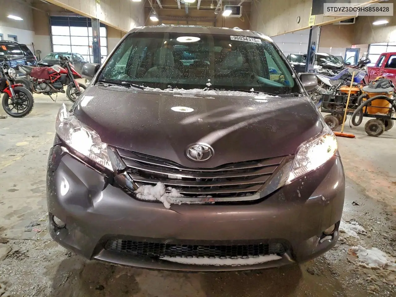5TDYZ3DC9HS858428 2017 Toyota Sienna Xle