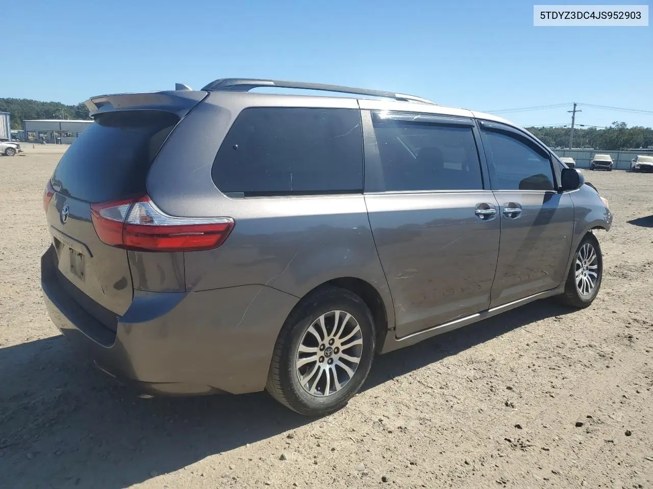 5TDYZ3DC4JS952903 2018 Toyota Sienna Xle