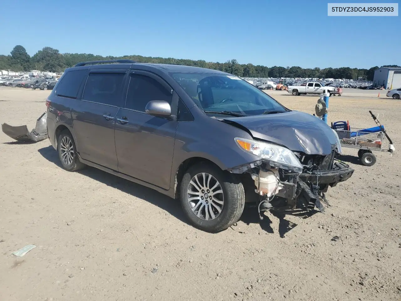 5TDYZ3DC4JS952903 2018 Toyota Sienna Xle