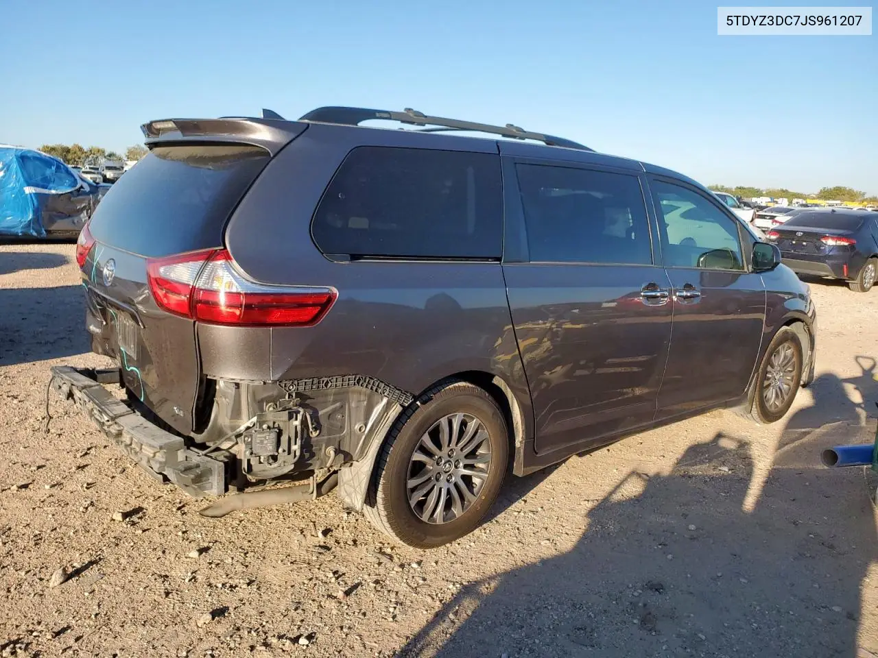 5TDYZ3DC7JS961207 2018 Toyota Sienna Xle