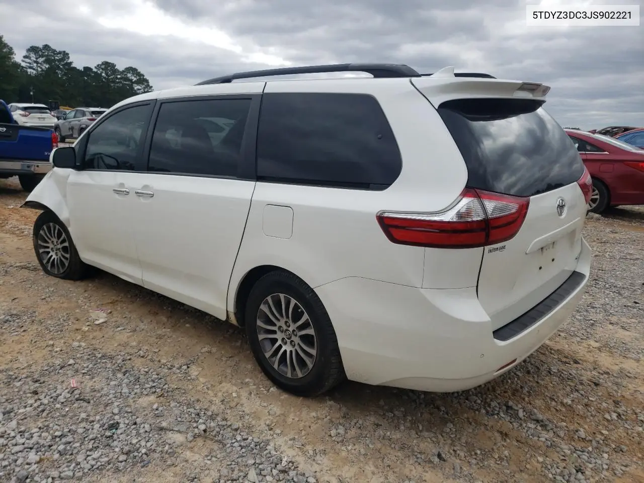 5TDYZ3DC3JS902221 2018 Toyota Sienna Xle