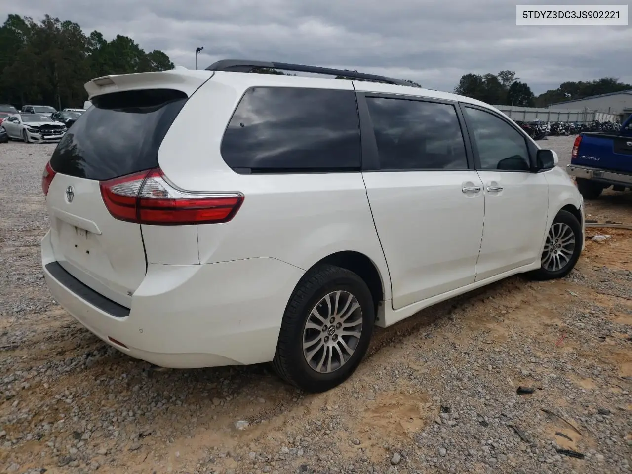 5TDYZ3DC3JS902221 2018 Toyota Sienna Xle