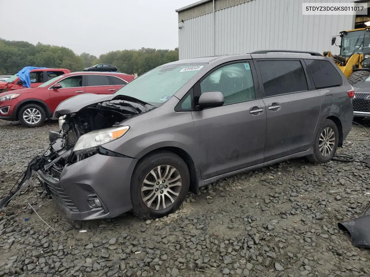 5TDYZ3DC6KS011017 2019 Toyota Sienna Xle