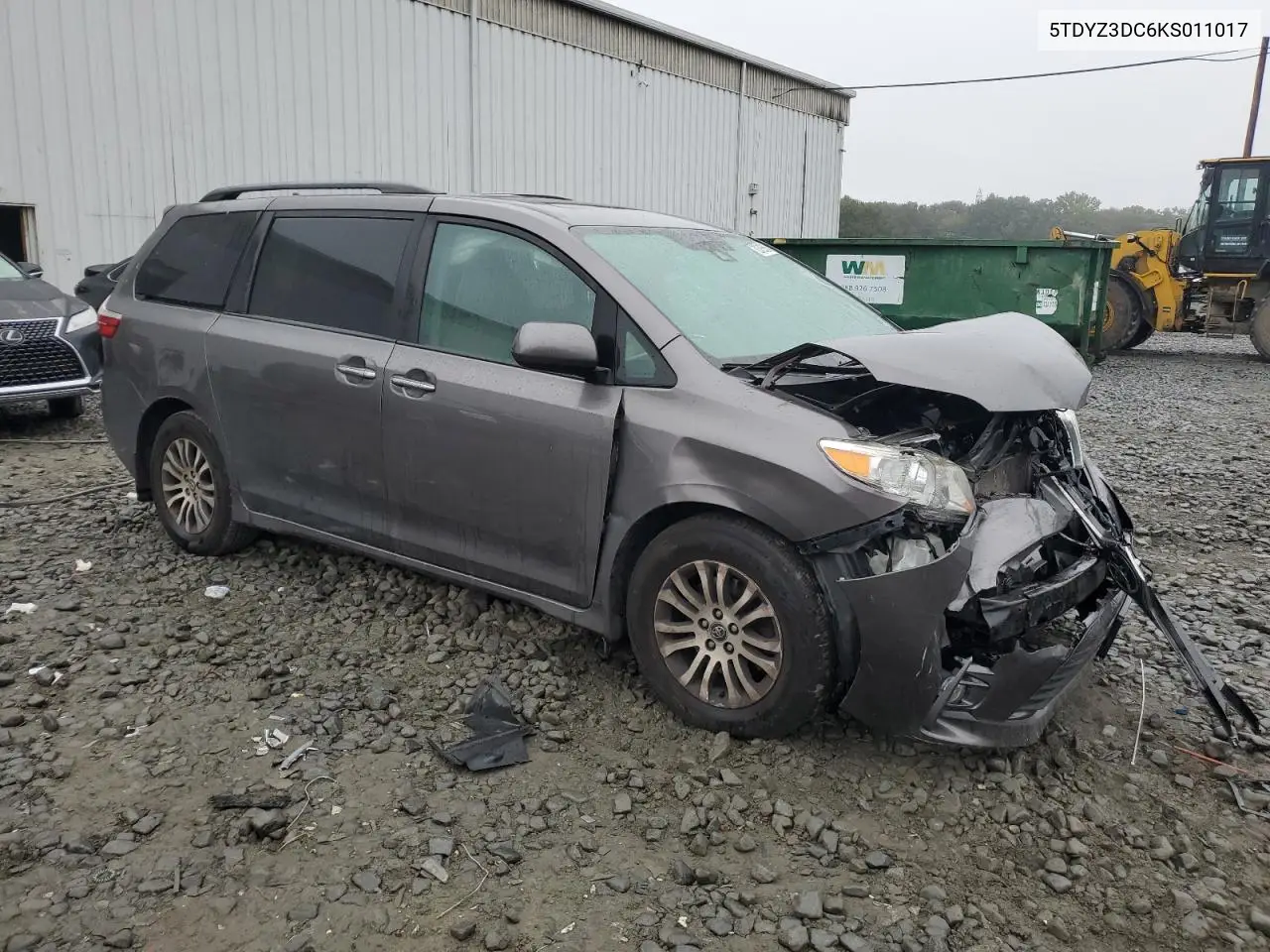 5TDYZ3DC6KS011017 2019 Toyota Sienna Xle