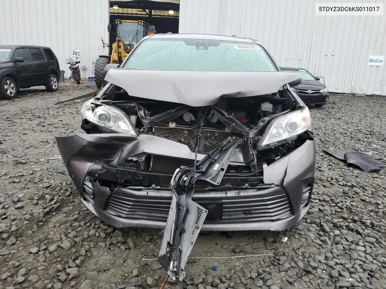 5TDYZ3DC6KS011017 2019 Toyota Sienna Xle