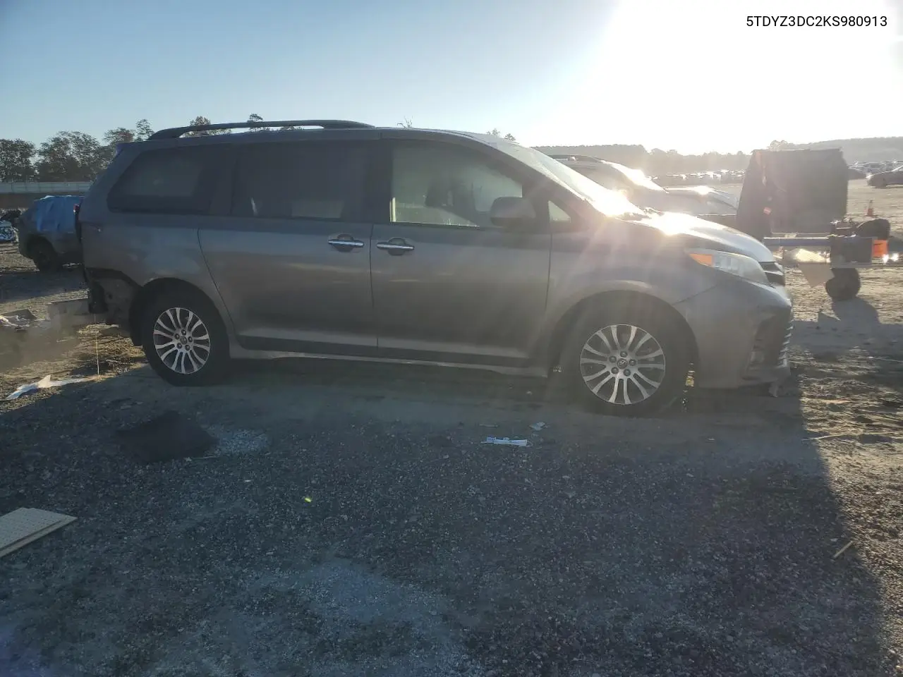 5TDYZ3DC2KS980913 2019 Toyota Sienna Xle