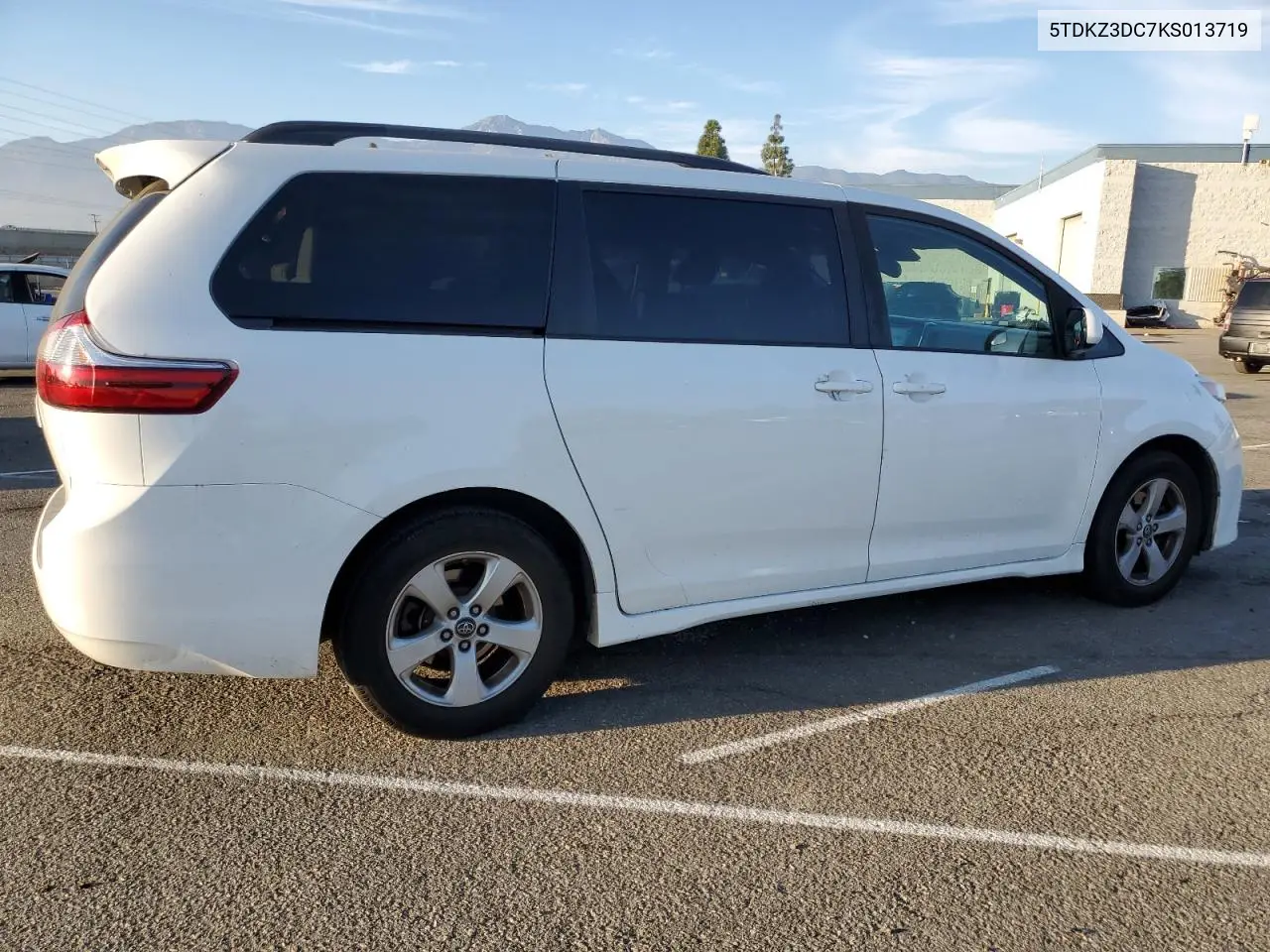 5TDKZ3DC7KS013719 2019 Toyota Sienna Le