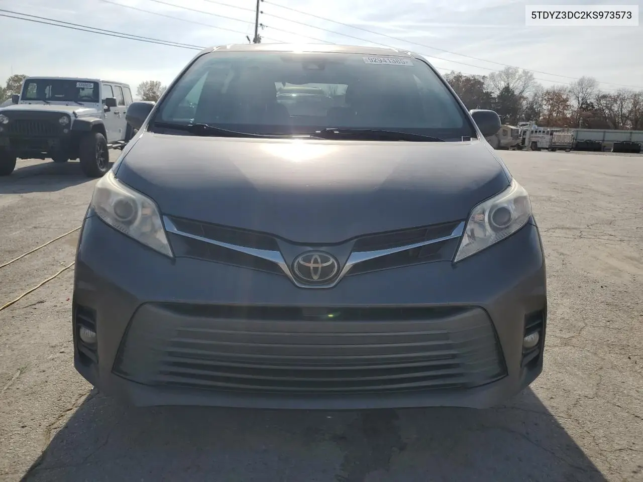 5TDYZ3DC2KS973573 2019 Toyota Sienna Xle