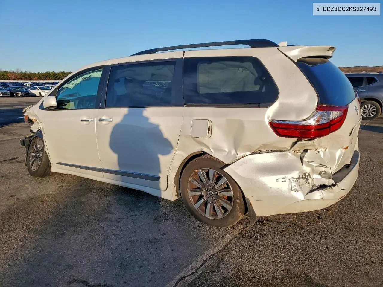 5TDDZ3DC2KS227493 2019 Toyota Sienna Xle