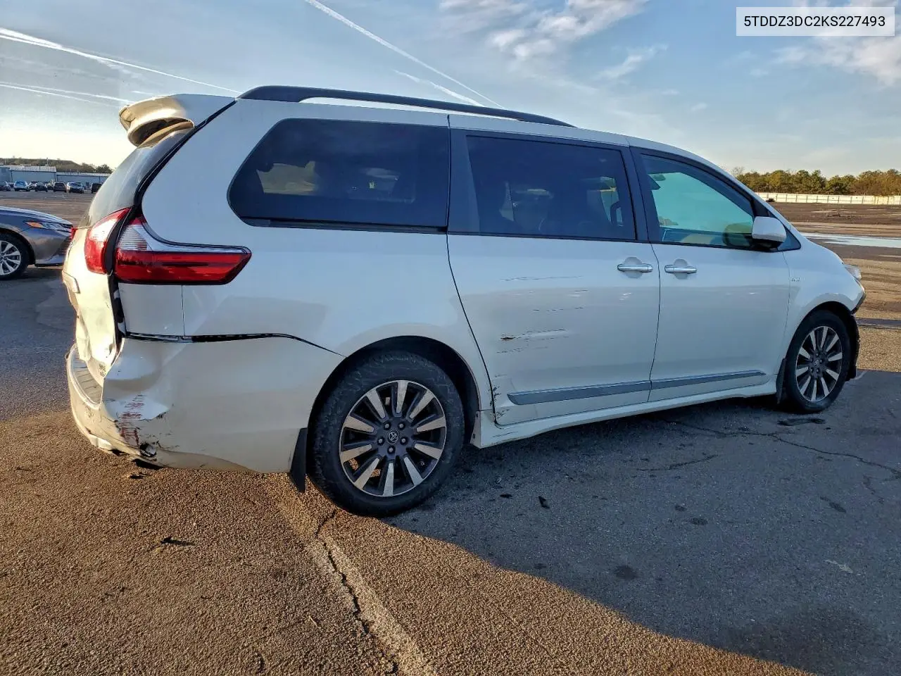 5TDDZ3DC2KS227493 2019 Toyota Sienna Xle