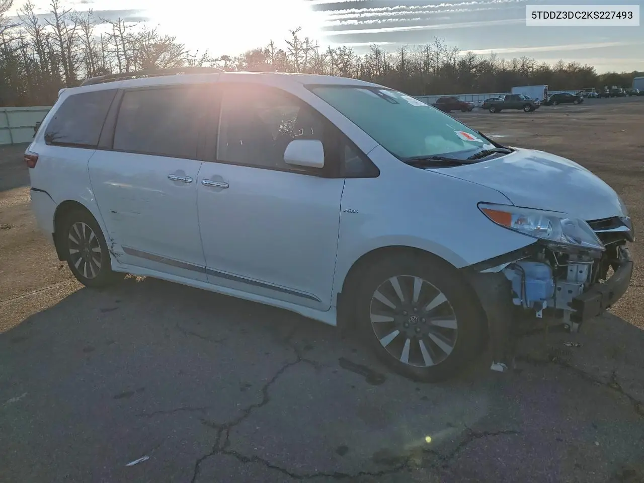 5TDDZ3DC2KS227493 2019 Toyota Sienna Xle