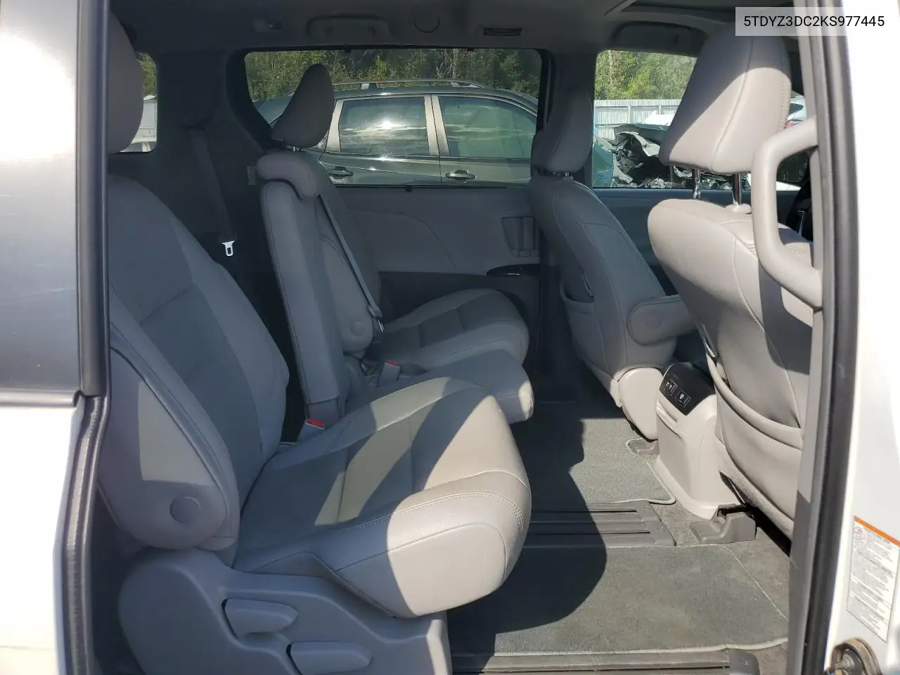 5TDYZ3DC2KS977445 2019 Toyota Sienna Xle