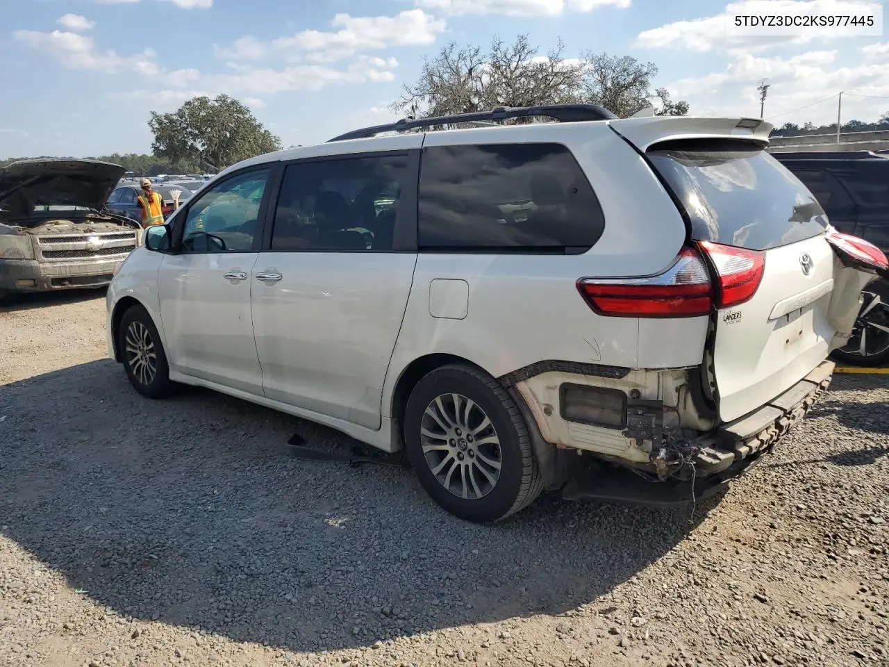 5TDYZ3DC2KS977445 2019 Toyota Sienna Xle
