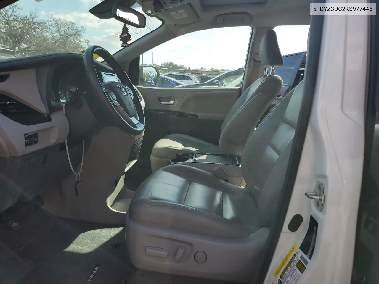 5TDYZ3DC2KS977445 2019 Toyota Sienna Xle