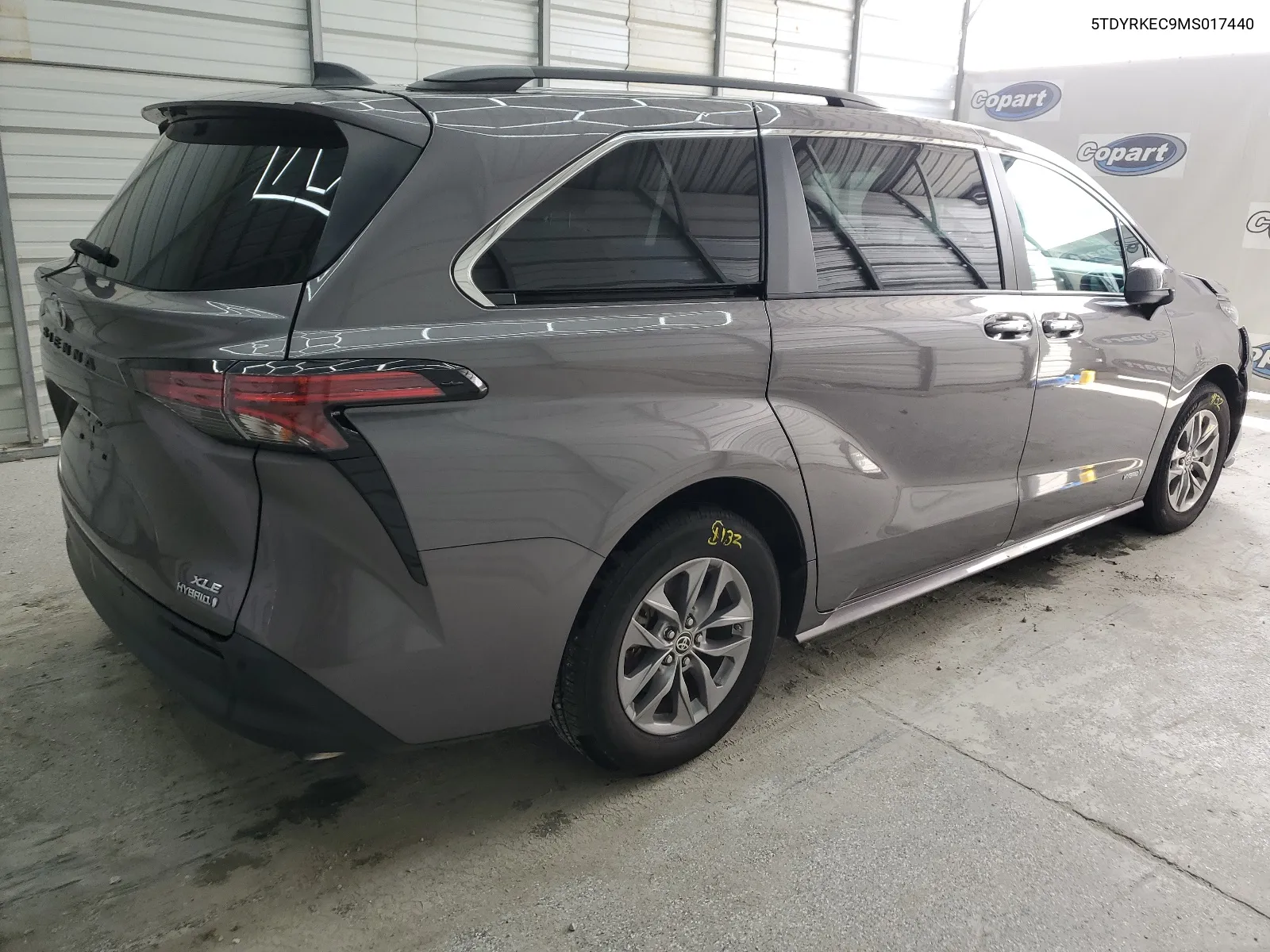 5TDYRKEC9MS017440 2021 Toyota Sienna Xle